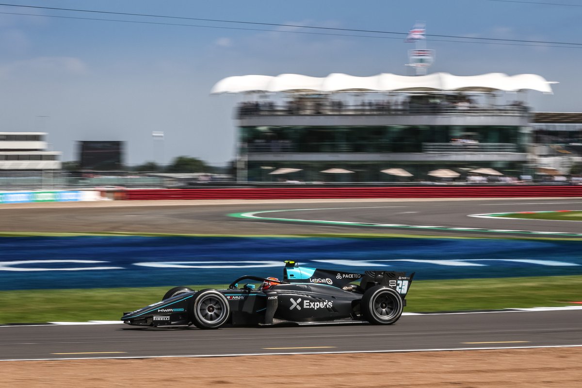 AlessioDeledda (@deleddaalessio) on Twitter photo La #F2 torna ad accendere i motori per il 4° appuntamento 2021 ed Alessio @hwaag_official ha svolto il turno libero sul circuito di <a href="/SilverstoneUK/">Silverstone</a>. Il romano ha percorso 13 giri girandosi nel finale all'ultima curva. La qualifica si terrà nel tardo pomeriggio La #F2 torna ad accendere i motori per il 4° appuntamento 2021 ed Alessio @hwaag_official ha svolto il turno libero sul circuito di <a href="/SilverstoneUK/">Silverstone</a>. Il romano ha percorso 13 giri girandosi nel finale all'ultima curva. La qualifica si terrà nel tardo pomeriggio