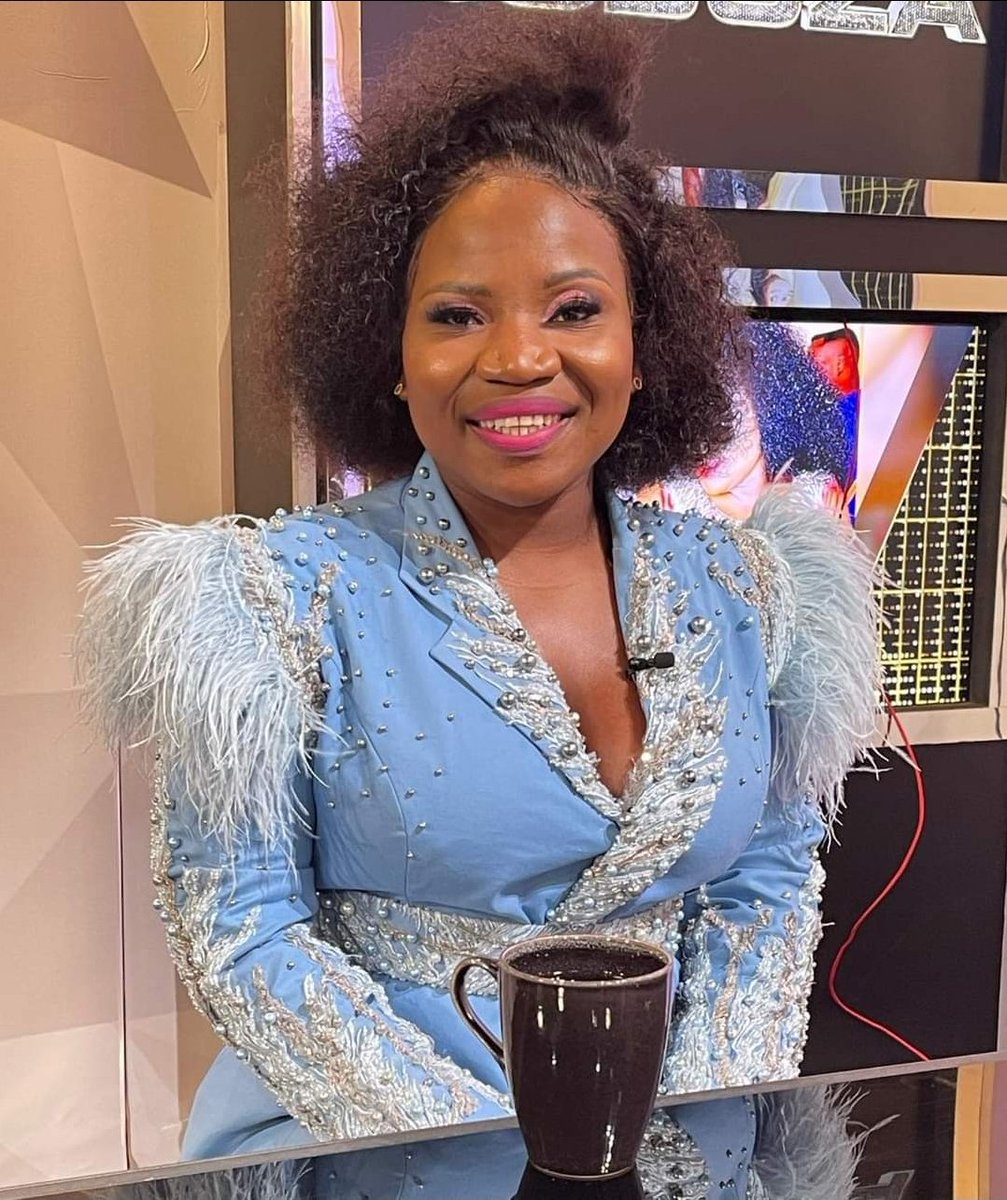 MakhadziSA's tweet photo. To my beautiful fans, followers and the people that keep believing in my music. Thank you for everything! Catch me tomorrow on Real Goboza on Sabc 1 at 19:30

Thank you to my Glam Squad for making me beautiful!

Dressed by: B Mashilo Designs
Hair: Dzigurlz
Make up: Beauty By Pru https://t.co/WDHg32A5EP