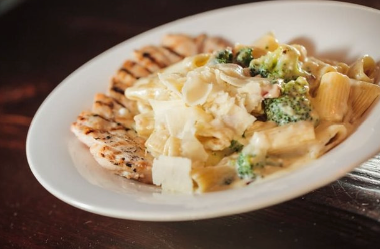 SittingDuckCT's tweet photo. Extra cheese, pls!
#thesittingduck #thesittingducktavern #tavern #bar #barfood #eeeats #eeeeeeats #foodie #food #foodstagram #delish #instaeats #instafood #instadaily https://t.co/POUAWDX54h
