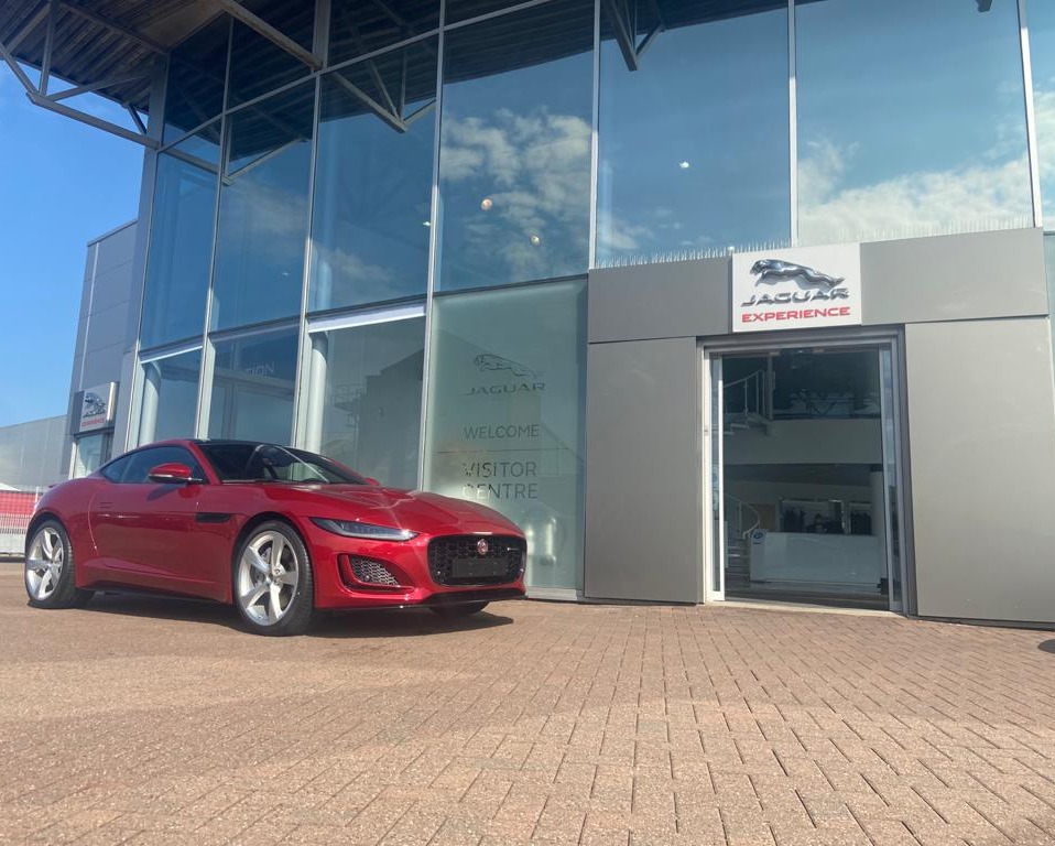 Happy #F-TYPEFRIDAY everybody! 

Have a wonderful weekend and enjoy the sunshine. 

#ftypefriday #jaguarftype #ftype  #ftypefriends #ftypeuk #ftypecoupe #ftypenation