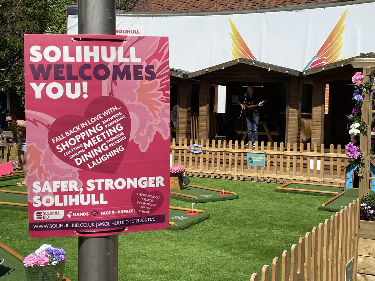 SolihullBID's tweet photo. 🎶 Brooks Williams giving the watching crowd in Theatre Square, @TouchwoodTweets, a taste of the States
Born in Statesboro, Georgia, Brooks was playing Americana even before it was called that! | #soljazzfest https://t.co/j79bdESkOR