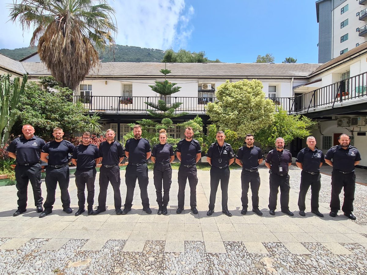RGPolice's tweet photo. After 11 weeks of training, 7 #RGPolice officers have passed their Initial Firearms Course & joined our team of Armed Response Officers.
Today, the Commissioner of Police presented them with their certificates & they are now qualified on a variety of weapons, including the Taser https://t.co/mVUBkPsjas