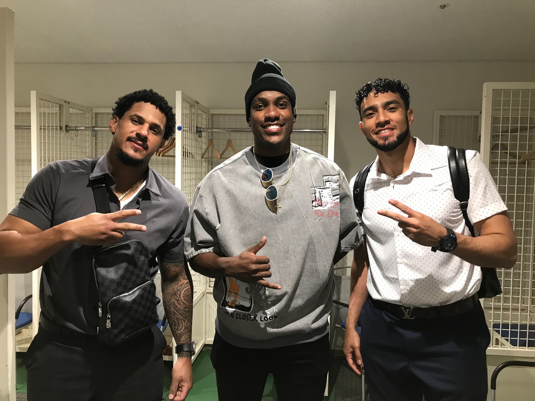 阪神タイガース 試合終わりのマルテ選手 スアレス選手 ジャイアンツ ビエイラ選手 私服姿もカッコいい3ショットです 阪神タイガース ジェフリーマルテ 選手 ロベルトスアレス 選手 読売ジャイアンツ チアゴビエイラ 選手 マイナビオールスター