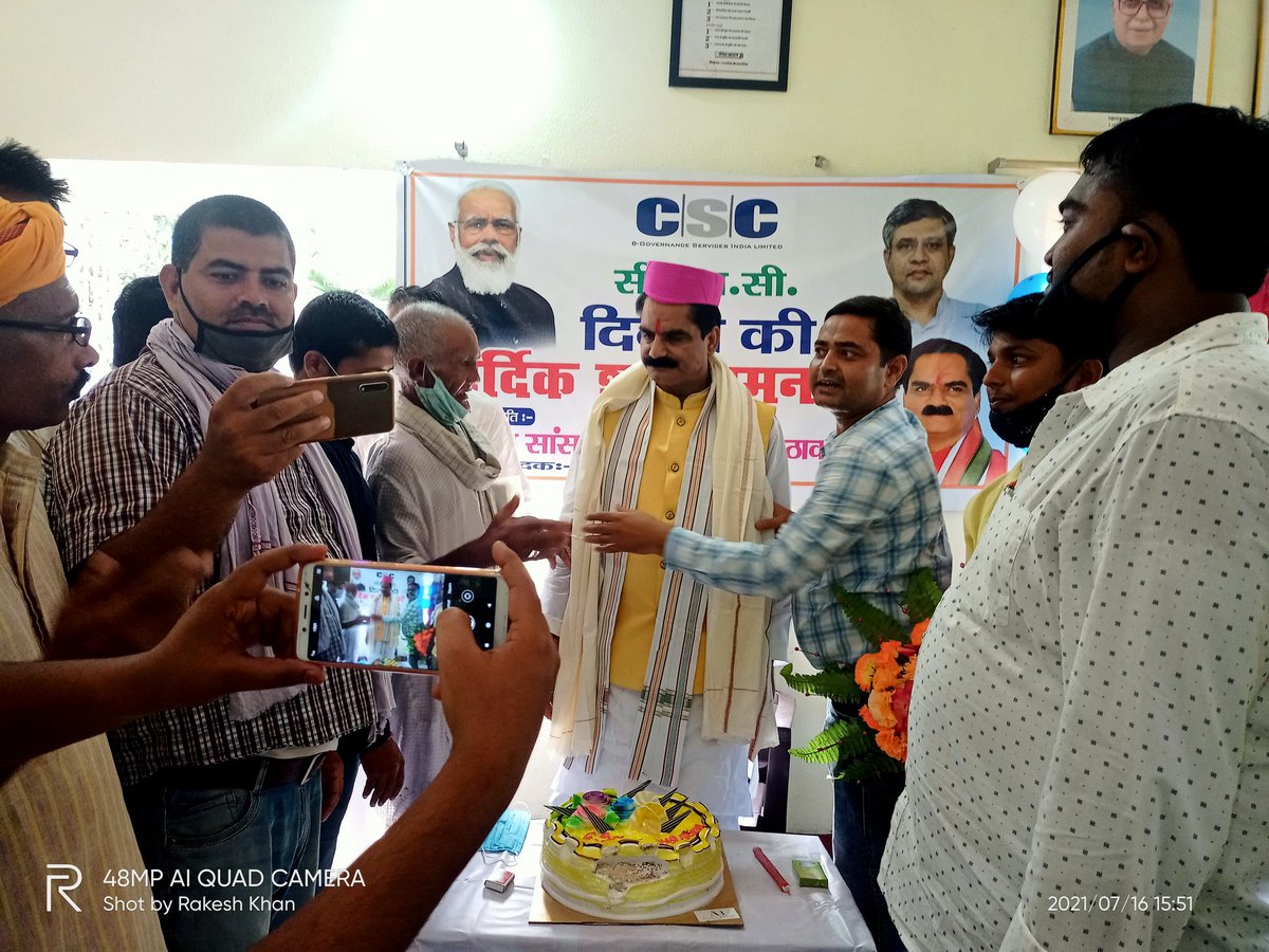 On occasion of #CSCDiwas Honourable MP <a href="/gopaljeebjp/">Gopal Jee Thakur</a> Sir cut cake &amp; given best wishes to <a href="/DarbhangaCsc/">CSC Darbhanga</a> &amp; <a href="/BiharCsc/">CSC Bihar</a> for bright future on occasion of #CSCDiwas Honourable MP <a href="/gopaljeebjp/">Gopal Jee Thakur</a> appreciated CSC work &amp; participated on today’s activity. <a href="/AshwiniVaishnaw/">Ashwini Vaishnaw</a> <a href="/dintya15/">dinesh tyagi Retd IAS</a>  <a href="/CSCegov_/">CSCeGov</a>