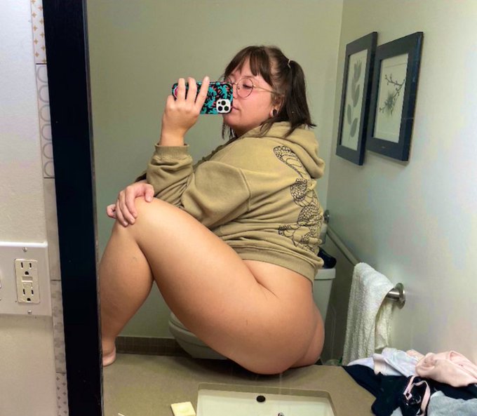 My OF is $5 until tonight!!   https://t.co/vJgR9NK6Jn https://t.co/lbbecYsM14<a href="/tag/halloween"class="tags"><span>#halloween</span></a><a href="/tag/halloween2021"class="tags"><span>#halloween2021</span></a>