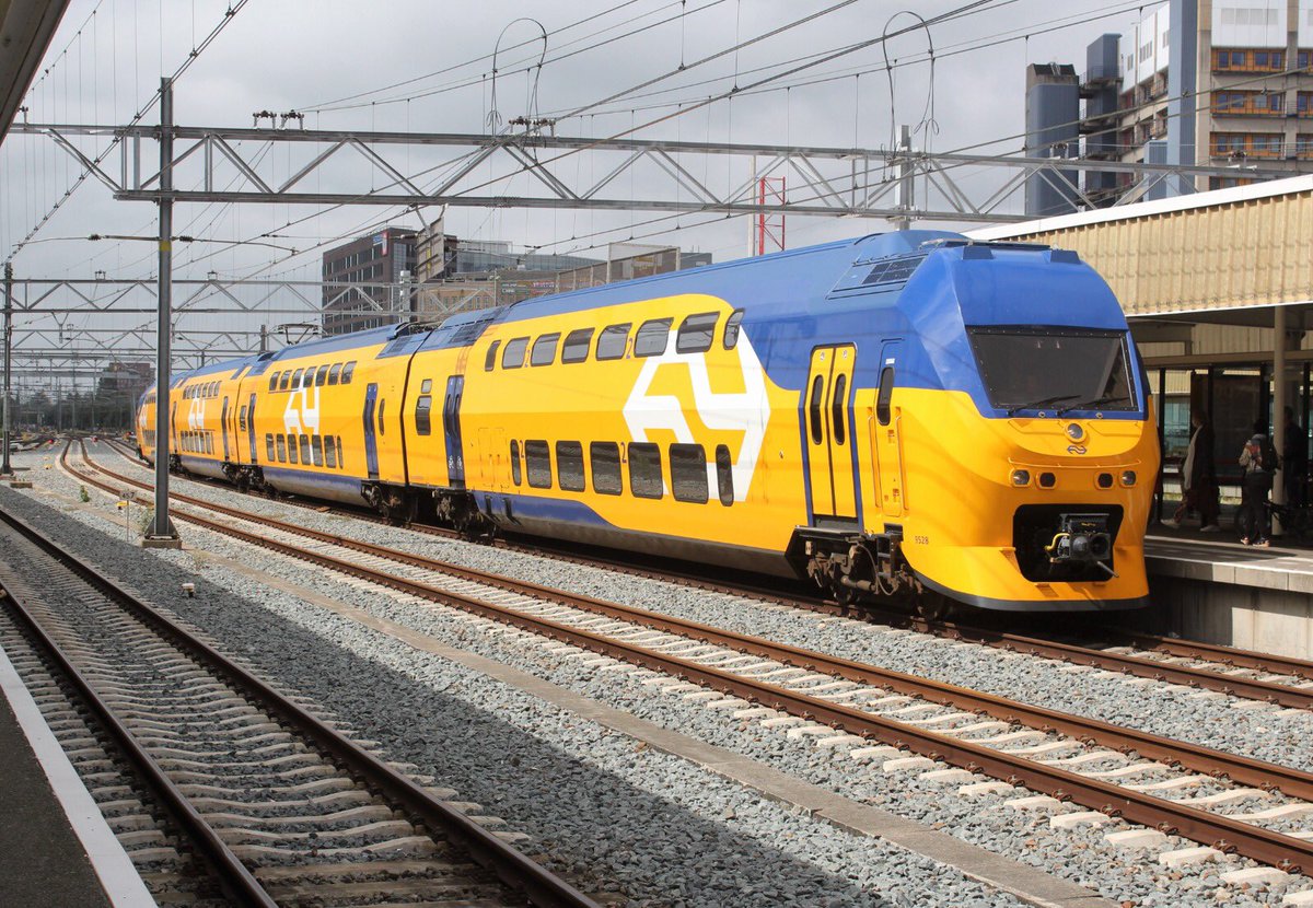 erwinstreinen's tweet photo. NS VIRMm-2 9528 'NS Flow' te Leiden Centraal https://t.co/5rbPTtta7C
#nsvirmm #nsflow #dubbeldekker #ns #intercity #leidencentraal #trainspot #treinspot #eisenbahn #trainspotting #treinvideo #leiden #train #virmm #doubledecker #nederlandsespoorwegen #treinleven https://t.co/W4PL8kpjay