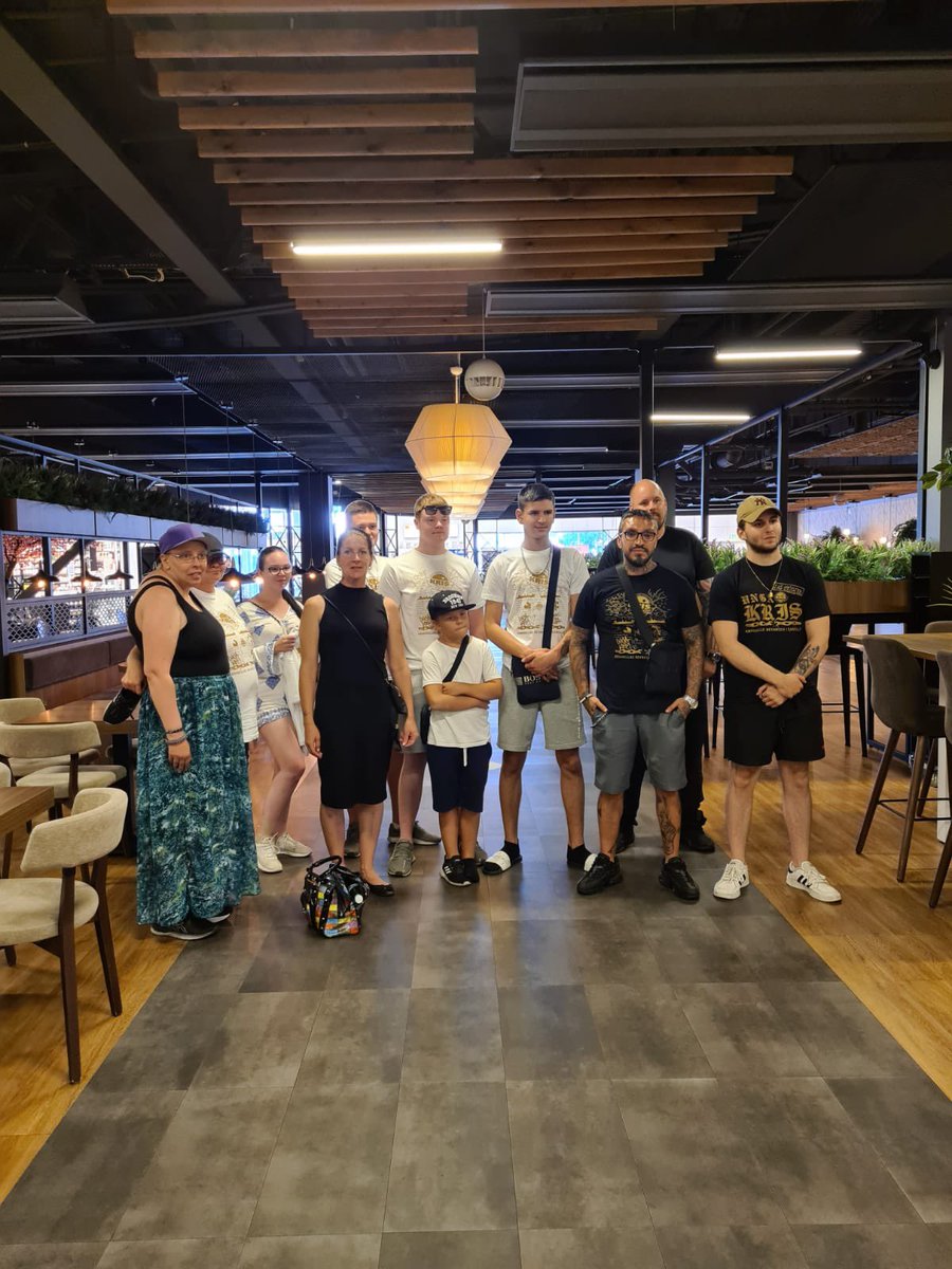 ungakris's tweet photo. I två dagar har Jacob, Matthias och Petri från #UngaKRIS varit ute och besökt lokalföreningarna i #Gävle, #Sundsvall och #Västerås! Man har delat ut tröjor, pamfletter med mera och umgåtts i gemensamma aktiviteter Härligt se vi-andan in action! #kamratskap #revansch #uppigen https://t.co/IE08Na1ARa
