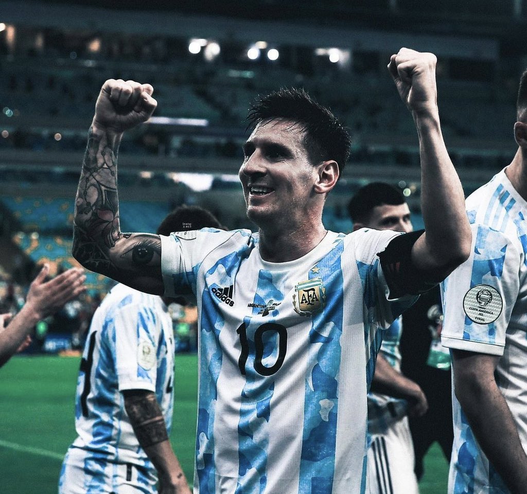 iYCule's tweet photo. مقارنة ميسي بأي لاعب مقارنة تافه جداً ميسي وصل لمرحلة الكمال الكروي تتعدى الخيال مقارنة ميسي بغيره مقارنة إعلامية فقط .. مقارنة ميسي بـ اي لاعب ظلم لأنه مستحيل يوصل مستوى ميسي وبيتم دعسه .. محظوظ بتشبيحي وحبي لميسي 🤍🐐 https://t.co/389nrNz7j4