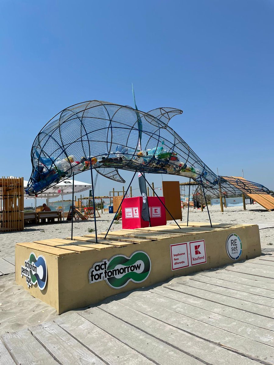 marcohoessl's tweet photo. If you are planning a trip to the Romanian seaside this summer, you will be surprised to see the largest separate waste collection system in the form of giant marine animals. This is how #TeamKaufland, together with #ActforTomorrow, urge tourists to stop waste from the waters. https://t.co/ZYU8ghxxUt