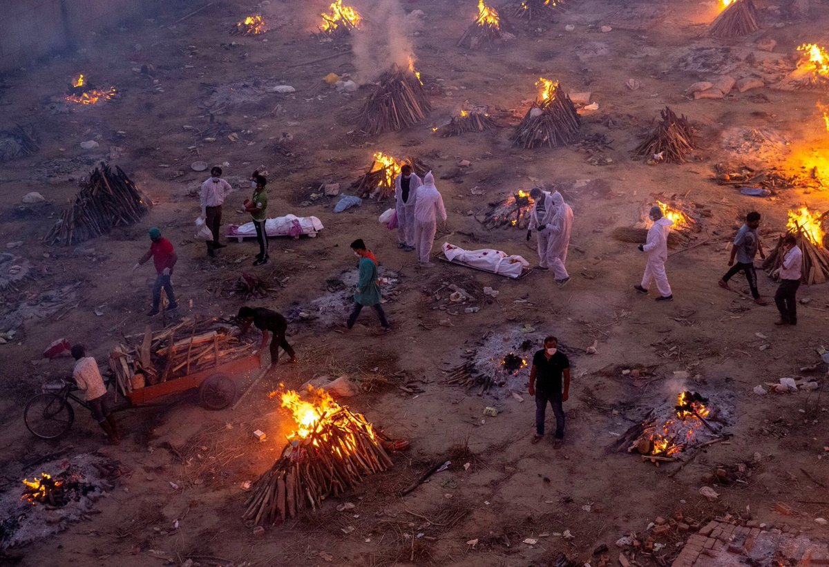 drkafeelkhan's tweet photo. Few exceptional photographs which photojournalist @dansiddiqui had taken during India's tryst 
Allah Rahem 🤲
#DanishSiddiqui 😢 https://t.co/DPAdx6dwem