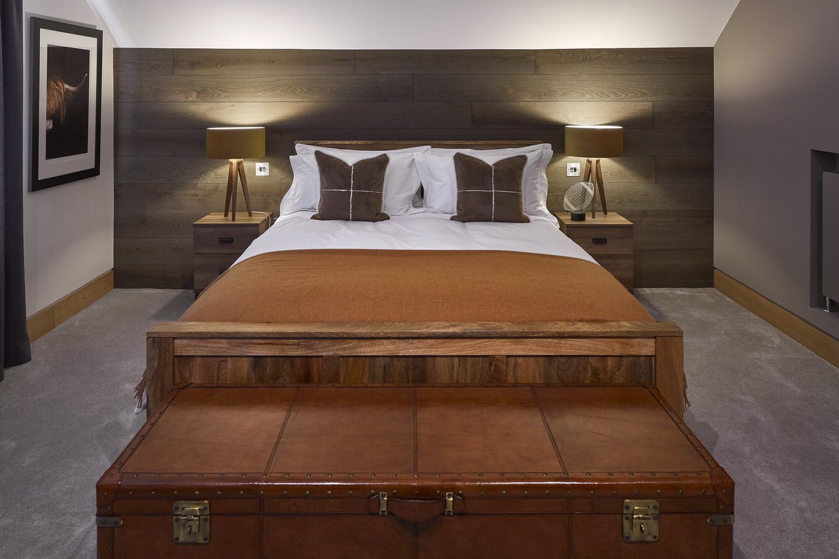 Been rather busy <a href="/_BCA_/">BenCunliffeArchitect</a> on some rather exciting new projects which we can’t wait to share with you. But in the meantime a lovely bedroom shot of our favourite project of 2020.
#lakedistrict #lakedistrictarchitecture #havwoods #skilodgestyle #iwanttolivehere #interiorarchitecture