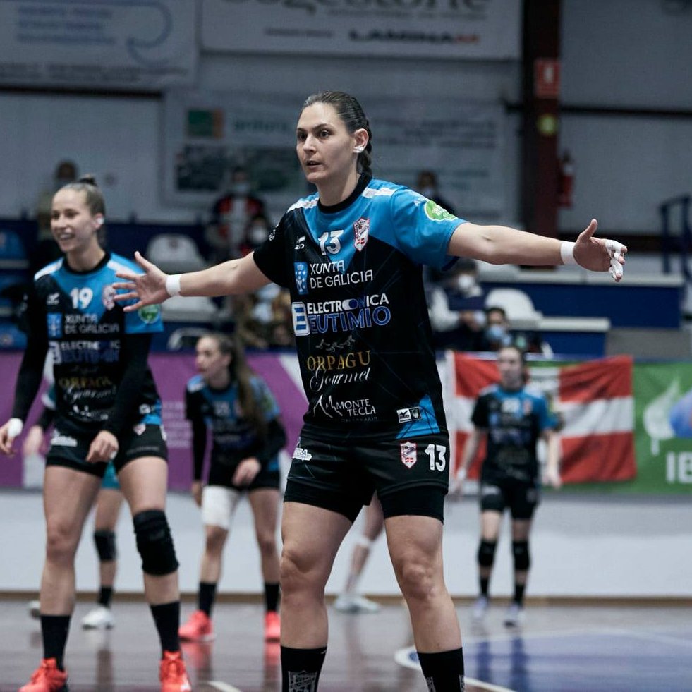 AtleticoGuardes's tweet photo. ¡Renovaciones!

🤝 Estefanía Descalzo y Carla Gómez continúan en A Sangriña.
🤗 Un año más de mimitos mediterráneos desde el centro de la defensa.

📷 @Coex_go 

#SeguimosXuntas https://t.co/4YJ9eskU29
