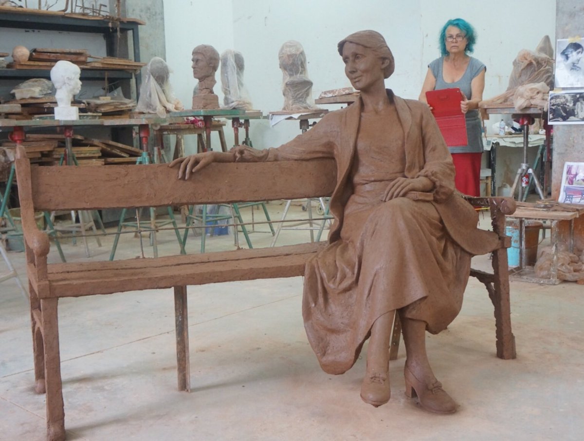 VWoolfStatue's tweet photo. #supportcommunityprojects #women #statues #statuewars #AStatueOfOnesOwn #womenempowerment #equality https://t.co/DHr6MvkUSr