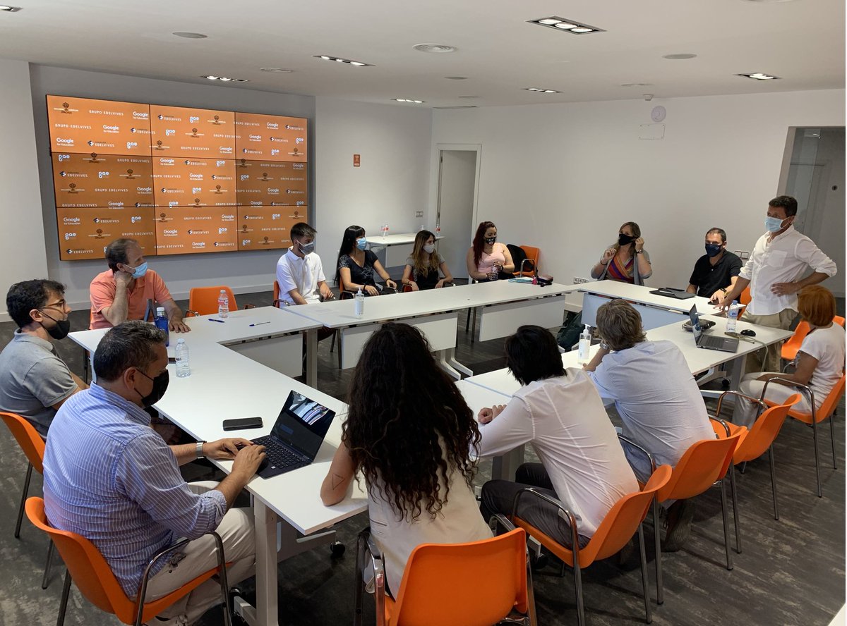 Ya sabéis que al equipo de #GrupoAE no solo nos encanta formar, sino FORMARNOS. 
Y cuando podemos hacerlo con nuestros admirados <a href="/CarlosAlonsoHP/">Carlos Alonso</a> y <a href="/DiezMovilidad/">Jose Luis Diez</a> y <a href="/Edelvives/">Edelvives</a>,  disfrutamos a tope. 
🙏🙏🙏