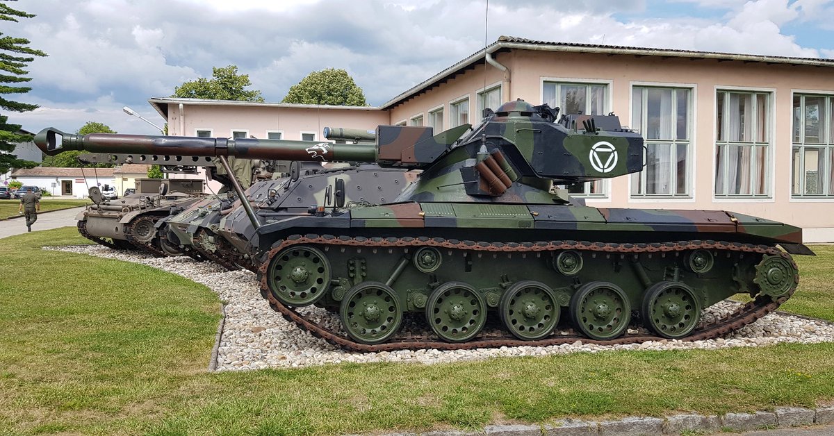 DritteV's tweet photo. In der #Raabkaserne erstrahlt der #jagdpanzerkürassier im neuen Glanz.
#Bundesheer #3JgBrig #StbB3 https://t.co/QN7CXa0dW9