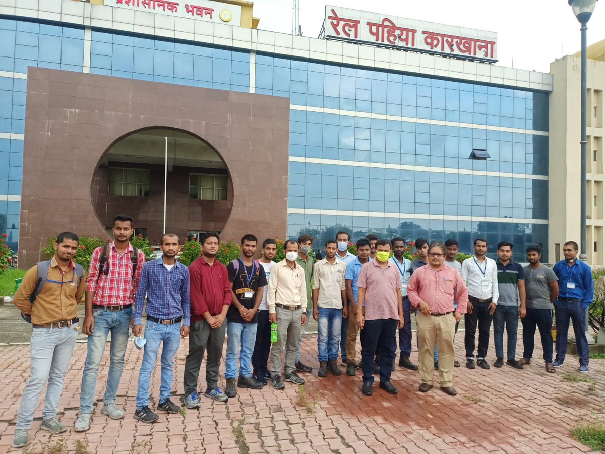 boptkolkata's tweet photo. Sri K.C Mouli, Asst. Director,  BOPT(ER), Kolkata conducted a Meet the Apprentices Programme (MAP) for the Apprentices of Rail Wheel Plant, Bela, Bihar. 

For details, please visit: https://t.co/FK5pmLKVzh 

#BOPT #MAP https://t.co/PPucsosLRv