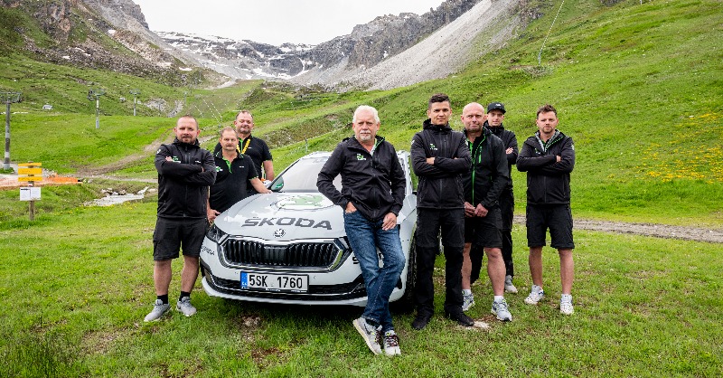skodaautonews's tweet photo. A different location every day, time pressure, &amp; even some repair work – that's the life of the #SKODA mobile service team that takes care of the approx. 250 @LeTour organisers' #cars. 90% of these are ŠKODAs incl. the #ENYAQiV 'Red Car', #SkodaOctavia, #OCTAVIAiV &amp; #SUPERBiV. 🚲