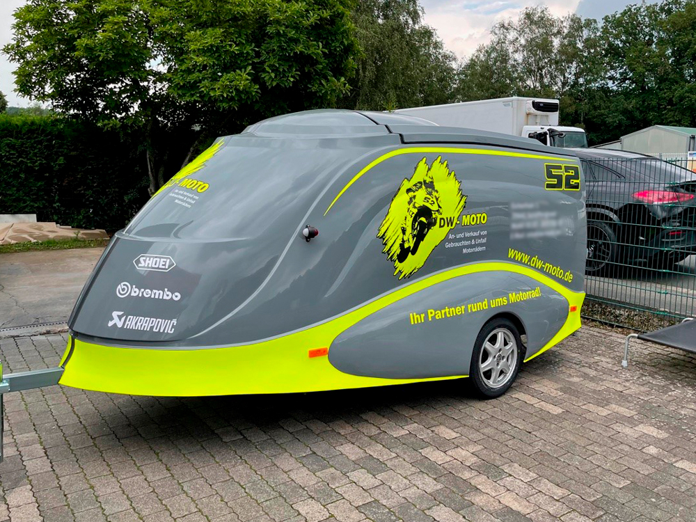 Von unserem Kunden DW Moto hatten wir diesmal einen ganz besonderen Auftrag bekommen. #wetzlar #werbeagentur #fahrzeugbeschriftung#konzeption #grafik #design #fahrezeugbeklebung #motorsport #agentur #folienbeklebung #folienplott #motorrad #leuchtfolie #gestaltung #konzeption