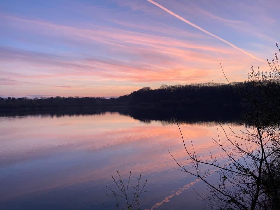 astbury_mere's tweet photo. We hope everyone has a lovely weekend in the sun🌞
This amazing photograph was taken by Chris Sickler📸 https://t.co/Pncr70TDRq