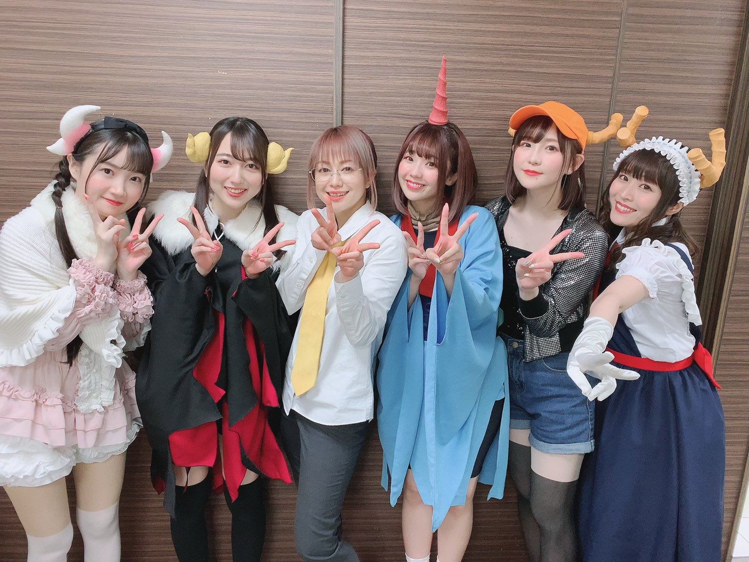 髙橋ミナミ 高橋未奈美 0万回再生ありがとうございます 嬉しいな 小林さんちのメイドラゴン S 撮影の時にみんなで撮った写真 T Co Yfq3sl7fsu