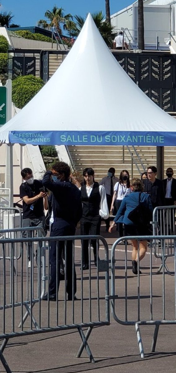 #FestivalDeCannes2021 
#임시완 
#EmergencyDeclaration 
Siwan sortant du photocall 🥰