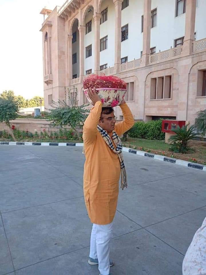 SunilMaanjhu's tweet photo. नोखा विधायक @biharibishnoi जी के साथ गंगानगर के पदमपुर में घटित घटना निंदनीय वह अपमानजनक है @ashokgehlot51 जी से निवेदन है की हमले कि उच्च स्तरिय जांच करवाकर दोषियों को जल्द गिरफ्तार करें
@RajCMO @PoliceRajasthan @abbmmukam @MlaSanchore @BJP4India @BJYM
#WewithBiharilalBishnoi https://t.co/pvGqnpKdSx