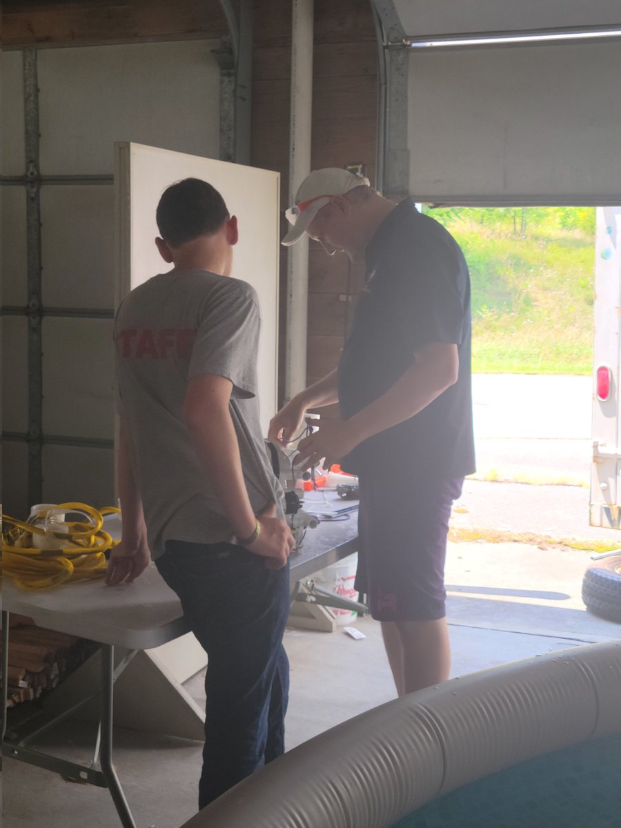 cnickodam's tweet photo. Testing buoyancy at Advanced MATE ROV workshop. #watergames #matecenter @matecenter @PhotonProfessor @LCPSchool https://t.co/22Wg3XEK1l
