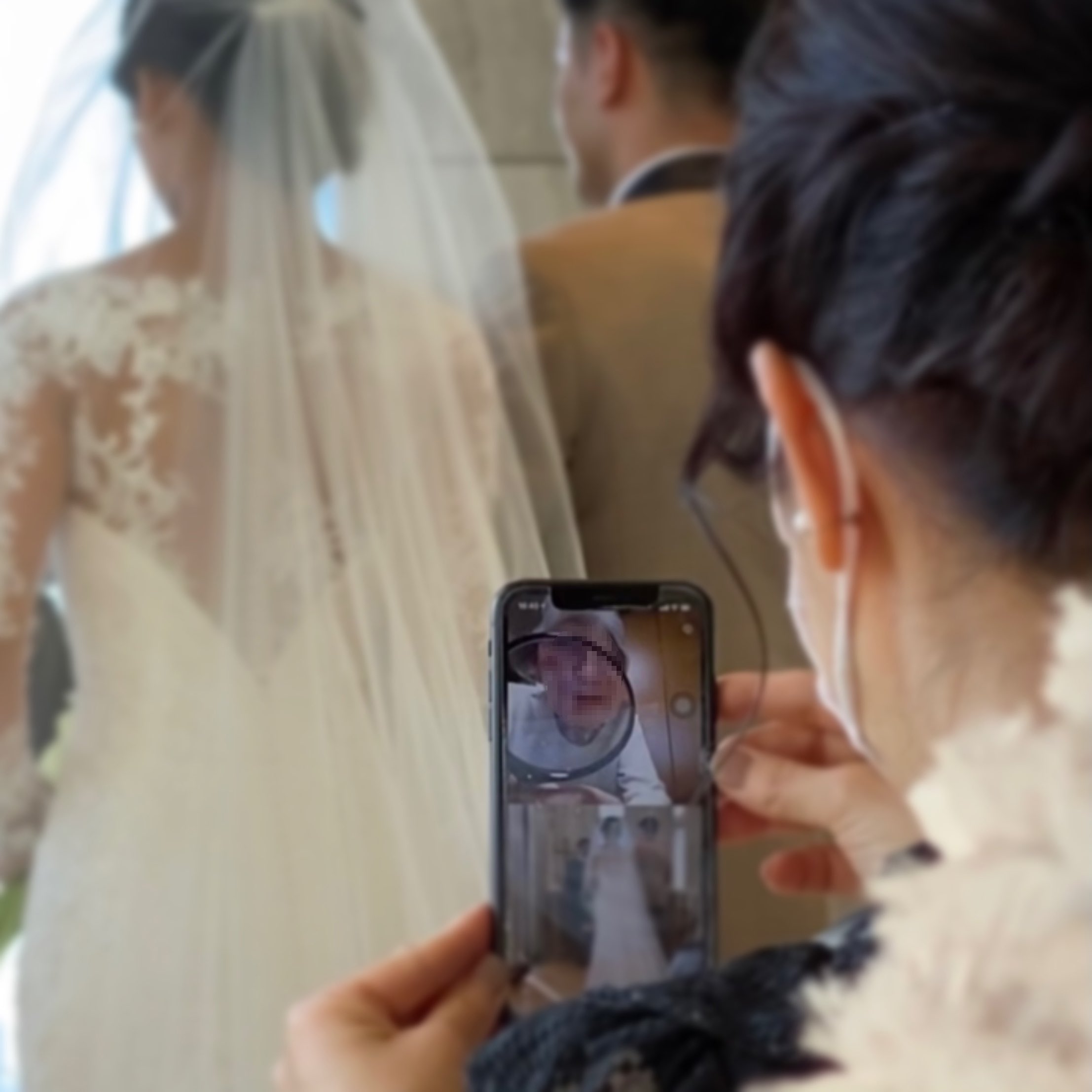 伊藤玲哉 トラベルドクター 結婚式にて ご親族と思われるご年配の方が 慣れないスマホと虫眼鏡で 必死に覗き込んでいる姿を見かける 本当は 大切な晴れ舞台を 式場で祝福したかったはずなのに どんな気持ちなんだろう T Co Xmvgnybqlx