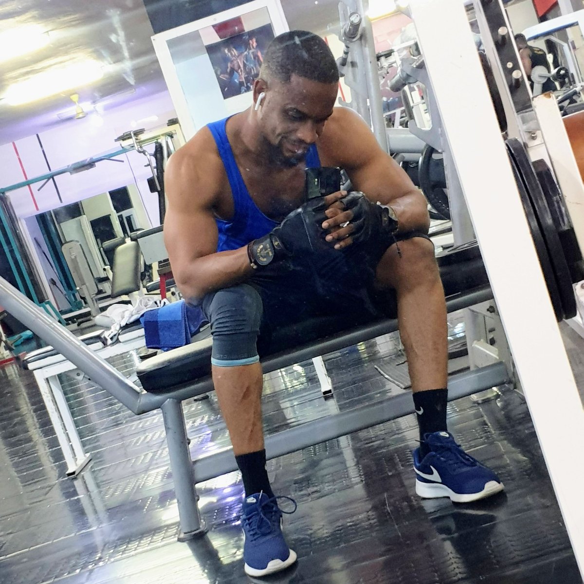 ArthurAdokou2's tweet photo. Remettons nous au sport,  profitons des vacances 💪💪 https://t.co/OY9vJjH2W3