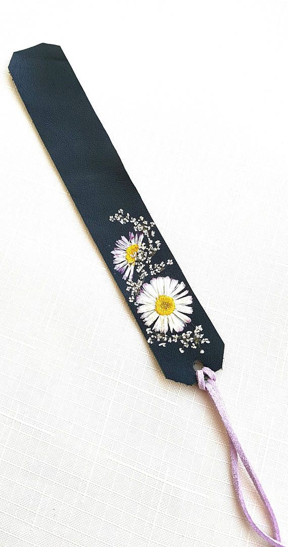 BoobeeStudio's tweet photo. Leather Bookmark with Real Pressed Flowers Book Lover Gift
https://t.co/zdQel6rtJx https://t.co/6B9zL1E185