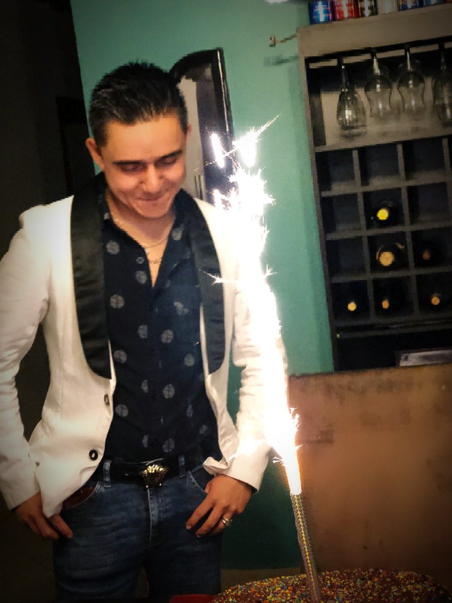 _brayanarellano's tweet photo. Solo le pido a Dios que cuide de mi Familia. 🙏❤️🎉🥰 
Gracias a Todos por sus felicitaciones
Los Quiero Mucho ❤️ https://t.co/3lFlzzTfJU