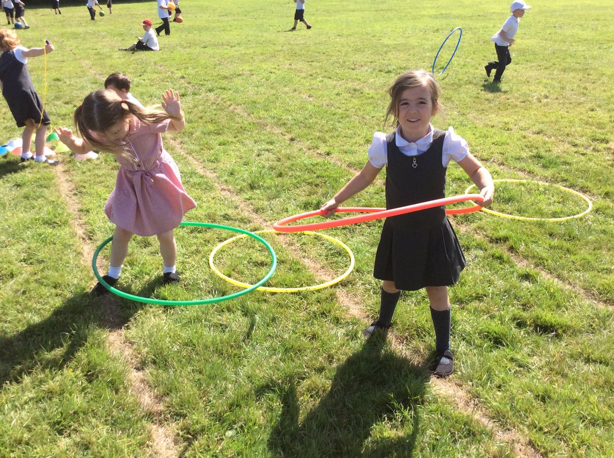 fm_foy's tweet photo. Fun on the field! 😁🏃‍♂️🏃‍♀️@LowtonJIPrimary https://t.co/TUHV7byBni