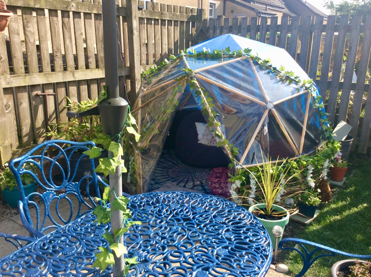 buildwithhubs's tweet photo. This weeks #domedone comes from Collette in North Ayrshire, Scotland. Collette says that she and her 11 year old daughter had great fun designing and building this dome as a Covid free chill out den. It looks great and hopefully provides a great place to escape the grown ups! https://t.co/YpxcO7FZhE