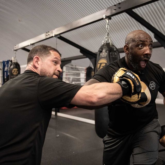 sparbarboxing's tweet photo. Get yourself a training partner who gets you working hard but also keeps you smiling 😁 Tag your buddy in the comments!

These 2 champs are always putting in the hard graft @SpencerOliver &amp; @SkyJohnnyNelson

@BoxPro_Fitness #SPARBAR #Boxing #trainingpartner #boxingbuddy #partner https://t.co/82W7RcPjNP