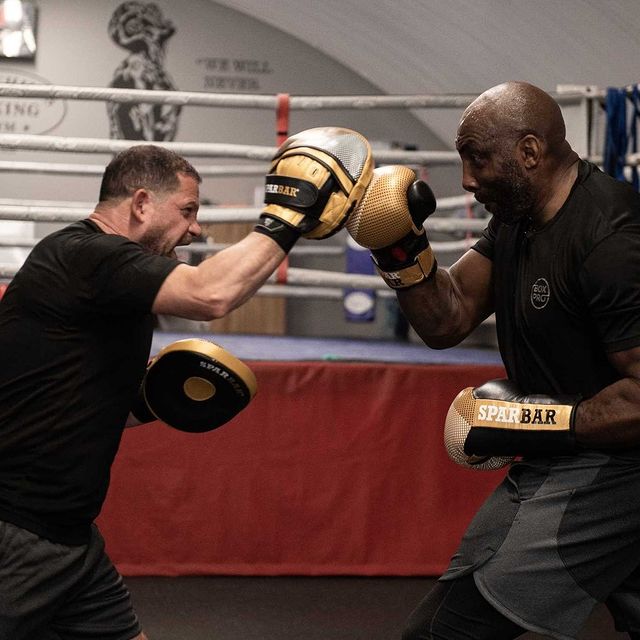 sparbarboxing's tweet photo. Get yourself a training partner who gets you working hard but also keeps you smiling 😁 Tag your buddy in the comments!

These 2 champs are always putting in the hard graft @SpencerOliver &amp; @SkyJohnnyNelson

@BoxPro_Fitness #SPARBAR #Boxing #trainingpartner #boxingbuddy #partner https://t.co/82W7RcPjNP