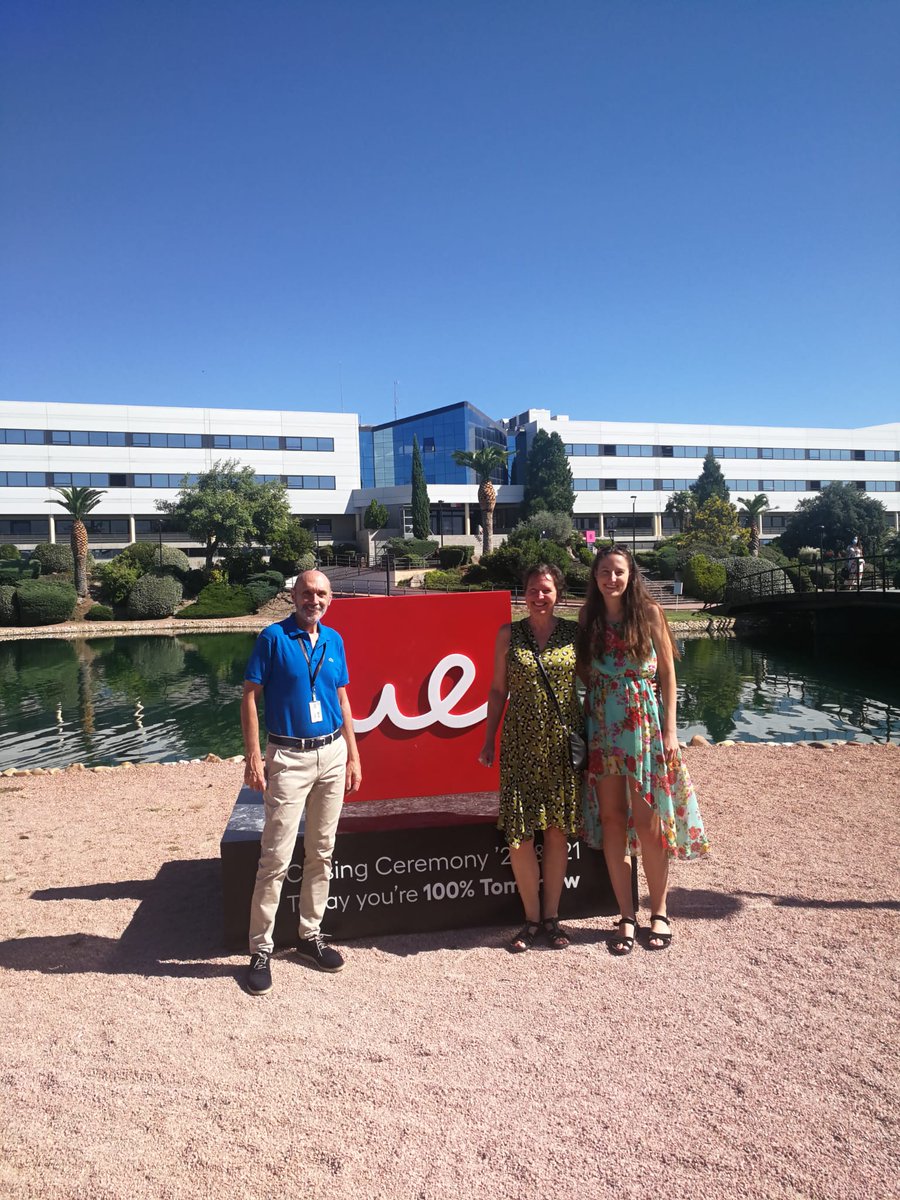 Emöke Jambor, de la Universidad de Tecnología y Economía de Budapest (Budapesti Műszaki és Gazdaságtudományi Egyetem), nos ha devuelto la visita a nuestra <a href="/UEuropea/">Universidad Europea</a> .  En esta ocasión ha venido acompañada de su hija Anna Szamely.  Muchas gracias por vuestro amistad.  Un placer.