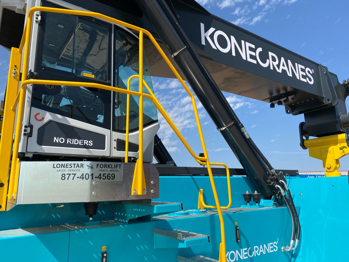 KCLiftTrucks's tweet photo. Another proof of the customization level of our #Konecranes lift trucks. A new reach stacker SMV4636 TC5 equipped with hook attachment just found its new home in Texas. This hook is able to lift up to 60 tons.

#kclifttrucks #buildforyourworld #notonlycontainerhandling https://t.co/srhz7h0xtA
