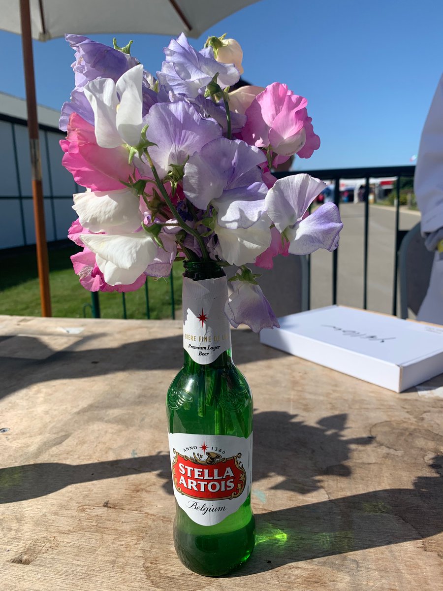 ko81185's tweet photo. Greeted at the @greatyorkshow by sweet peas in bottles from @ArdaghGlass Knottingley 😍 #sopretty https://t.co/fz2ZO05fHR