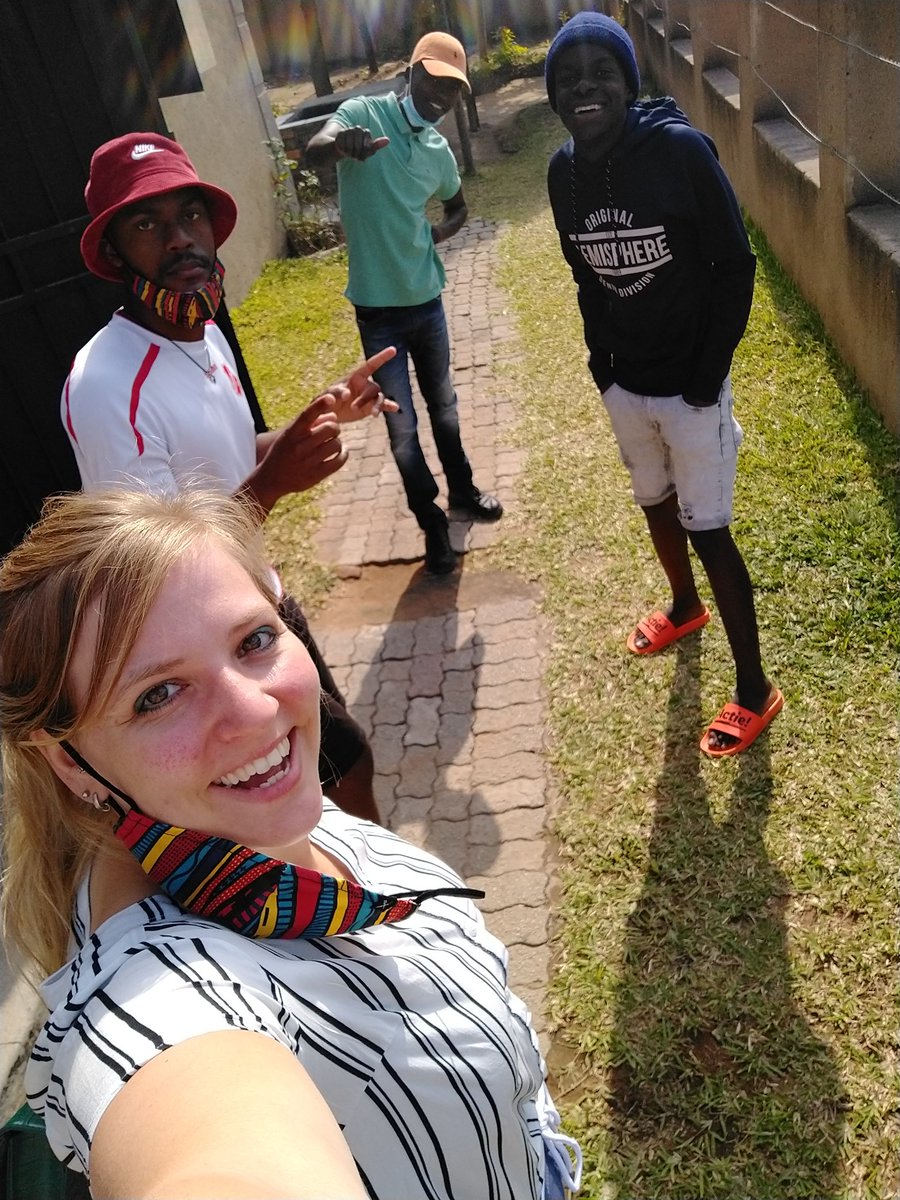 DesIngez's tweet photo. Als we weer vrij kunnen reizen en je komt in #ZuidAfrika kijk dan naar deze lokale shopjes. #Tipjevandedag #Kota wat het precies is kom je dan wel achter 😉 maar wat ik kan zeggen: #Imnandi #Delicious https://t.co/d2BO3HN6E2