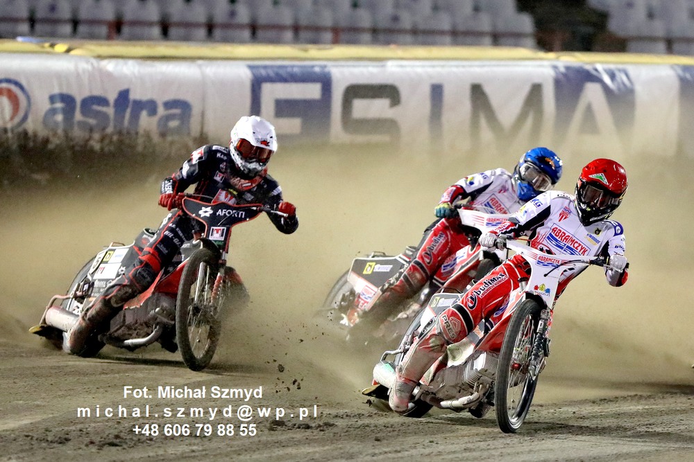 michal_szmyd's tweet photo. David Bellego - Yesterday`s Polonia Bydgoszcz top rider - Mr. Maximum #1 - 15 (3,3,3,3,3)
@PoloniaBDG @BellegoD #polonia #bydgoszcz #david #bellego #MrMaximum @speedwaystarmag #French #Speedway #France https://t.co/vbxiHSTXbI
