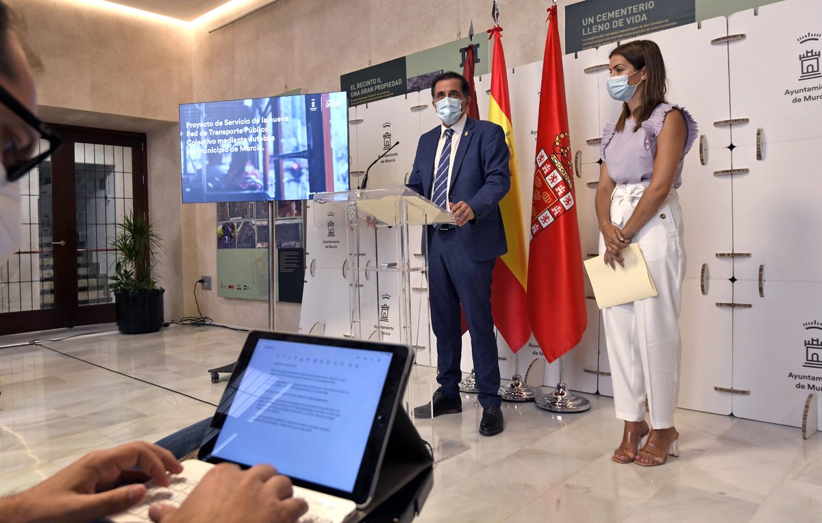 Presentamos el nuevo servicio de autobuses.

Tarifas más baratas, el 98% del territorio del municipio  cubierto y vehículos eco.

Dijimos que #Murcia necesitaba estar conectada y tener un transporte asequible y sostenible. Con este plan dejamos claro que no solo eran palabras.