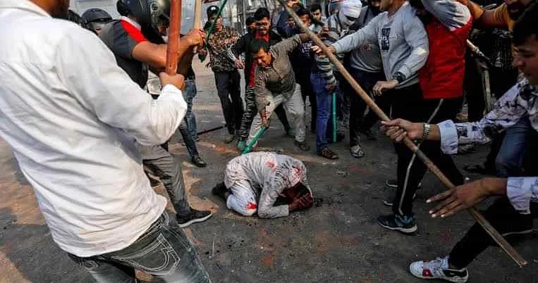 _sayema's tweet photo. Even in his death, he has scared the hate mongers. His lens captured and told the truth so strongly that the ‘lies and hate’ think they are liberated today. But @dansiddiqui is now an institution for all the budding and courageous photojournalists! He lives on.
#danishsiddiqui https://t.co/iLsDpGEbJO