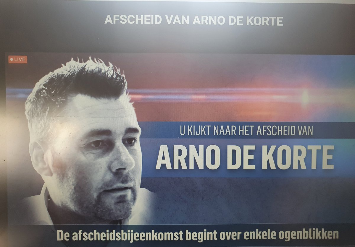 Noodgedwongen het indrukwekkende afscheid van #arno online volgen. Ook ik heb met deze kanjer diensten mogen draaien. Van eenieder weggerukt op een wijze die veel te weinig aandacht heeft gekregen. RIP ⚫🔵⚫ #politie