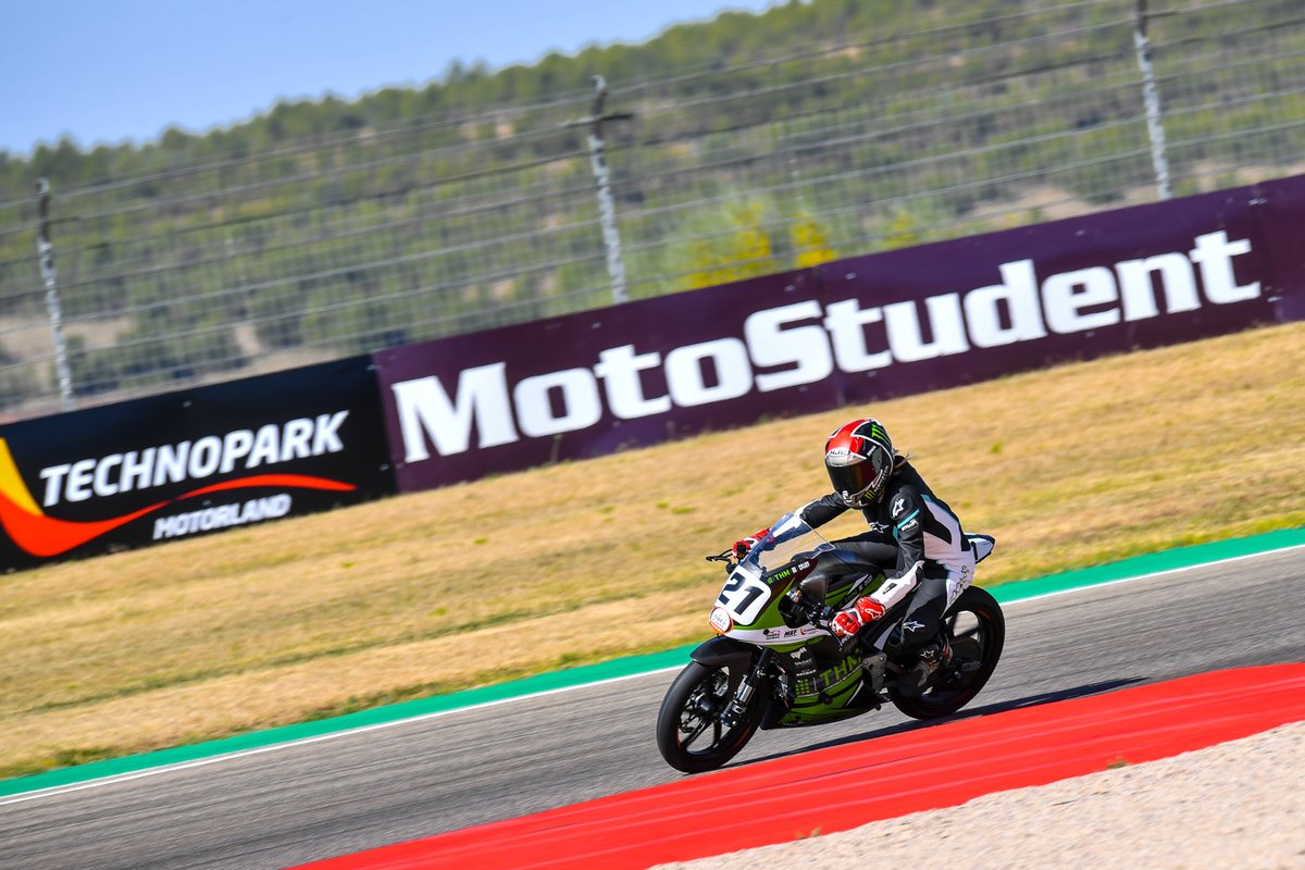 MotoStudent's tweet photo. We continue on #MS2021 @McWill99 and @juditflorensa testing the prototypes at MotoStudent.
.
Photo by #joseespallargas.
@AragonMotorLand #MotoStudent #MotoStudent2021 #MotoStudentVIEdition #MS21 #MotoStudentTEAMS #StaySafe #UseTheMask #MotoStudentElectric #MotoStudentPetrol https://t.co/fuuVjEFnZo