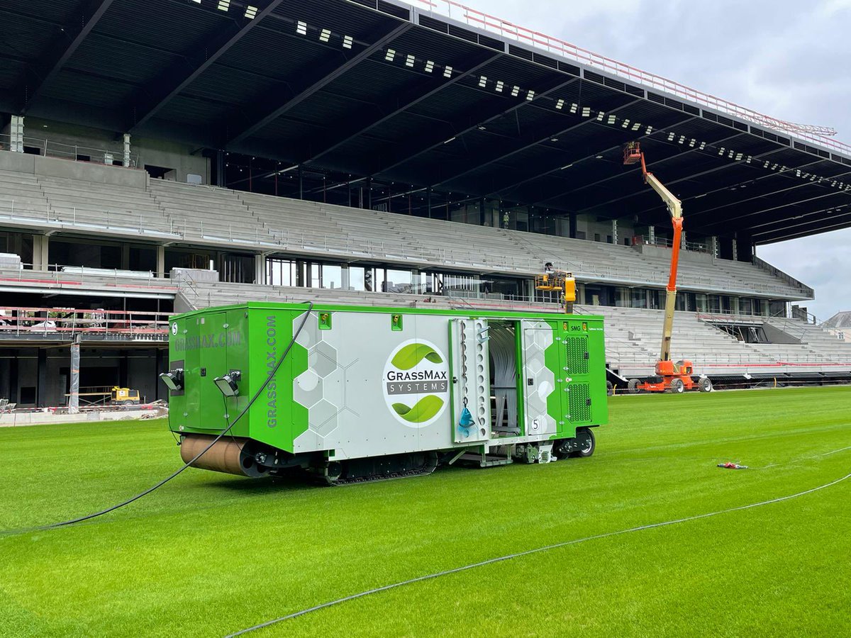 AngersSCO's tweet photo. 🌱 La pelouse de Raymond-Kopa se refait une beauté ! https://t.co/3I7dgJEQU3