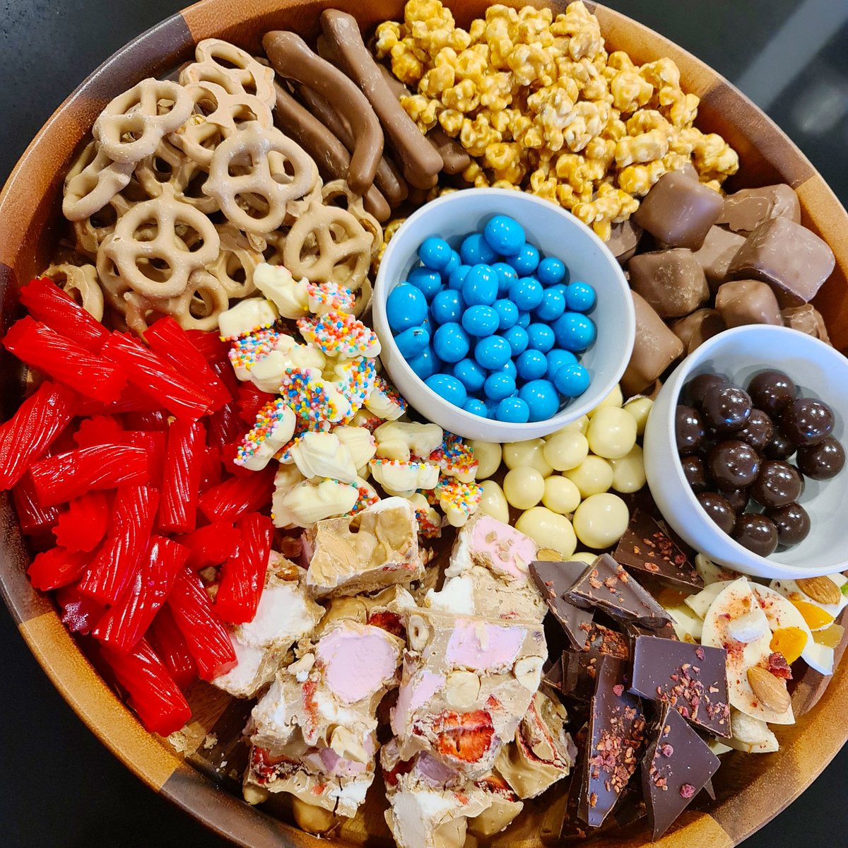 It's time for a sweet, sweet weekend 😉 Have an enjoyable one everyone 🍷🍫
#friyay #weekendishere #justintimegourmet