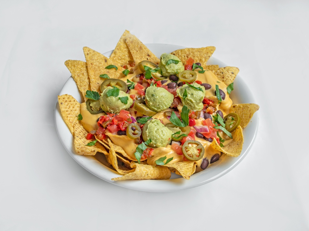 flipside_food's tweet photo. Load up on flavour with our loaded nachos, fiery, crunchy and creamy all at once.🌶️ 🥑 🍅 😋
#plantbasedrestaurant #farringdon #flipsidefood #nachos #plantbasedsnack #beerandnachos https://t.co/Z9USMgv3yn