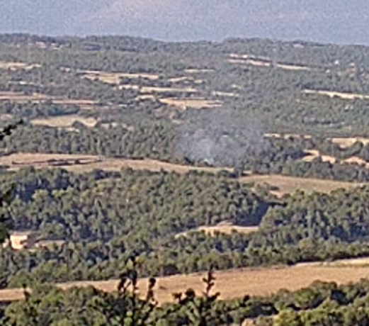 HIPICA_RECASENS's tweet photo. @xevijoves @bomberscat Inici del foc 19:18 i l’avís a les 19:20 al 112 per ADF Els Prats de Rei. A les 19:35 ADF a la zona. https://t.co/QWClETDa2p