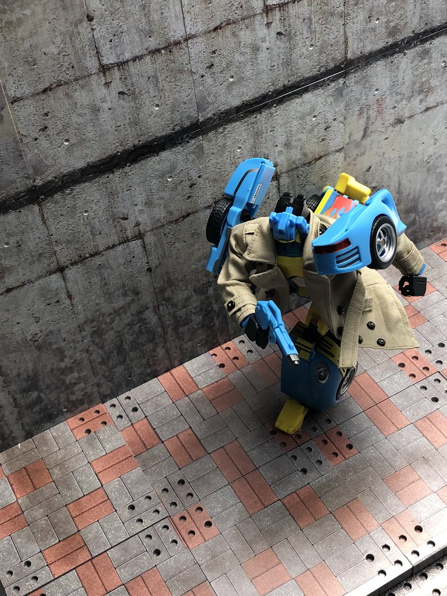 fans_hobby's tweet photo. Detective in action!
#fanshobby #thirdpartytransformers #nitewalker #nightbeat #juniorheadmasters https://t.co/f42S54l37A