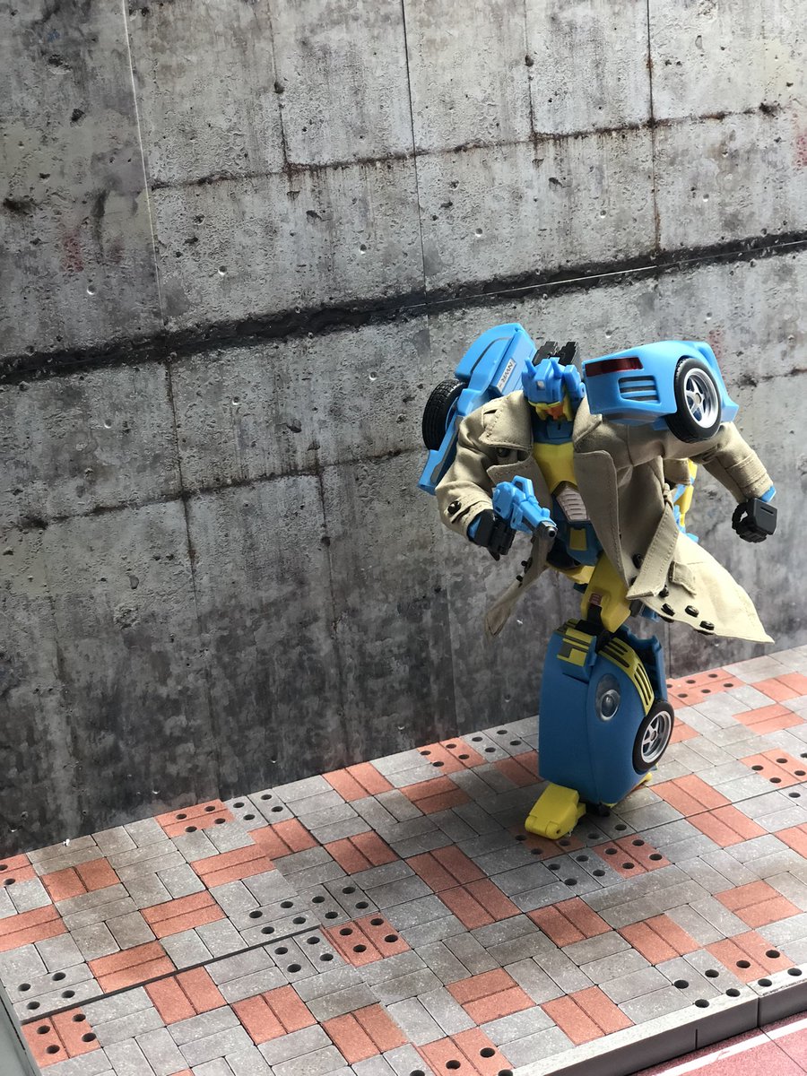 fans_hobby's tweet photo. Detective in action!
#fanshobby #thirdpartytransformers #nitewalker #nightbeat #juniorheadmasters https://t.co/f42S54l37A